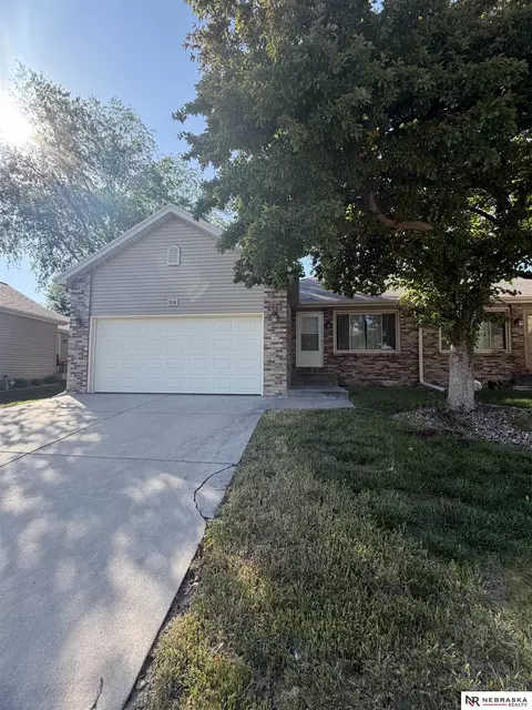 908 Newport Blvd, Lincoln, NE 68521