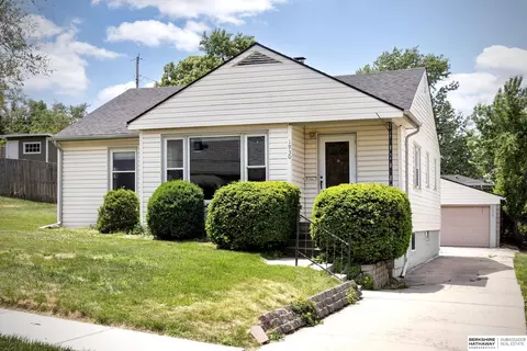 1930 S 51st St, Omaha, NE 68106