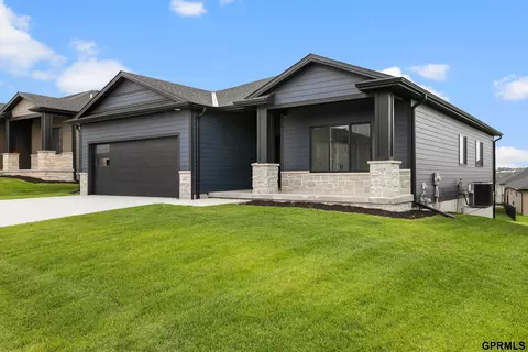 447 N 105th St, Lincoln, NE 68527