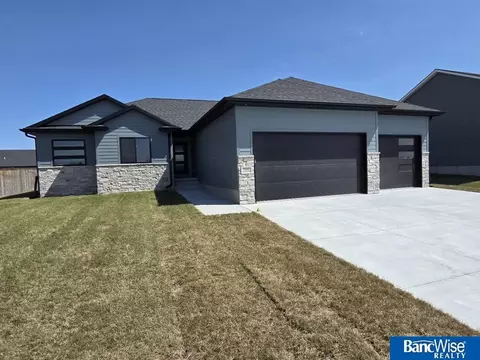 500 Railroad St, Hallam, NE 68368