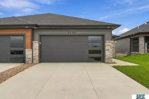 2544 Tupelo Ln, Lincoln, NE 68520