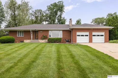320 N 93rd St, Omaha, NE 68114