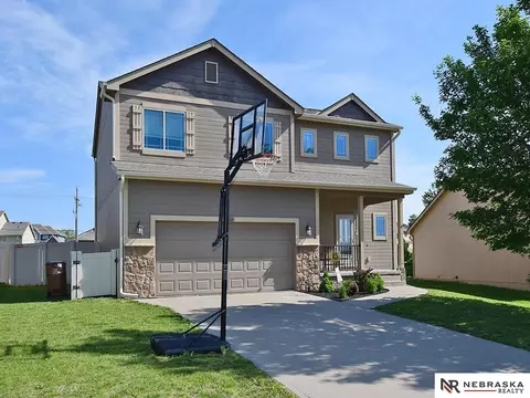 1806 Tammy St, Bellevue, NE 68123