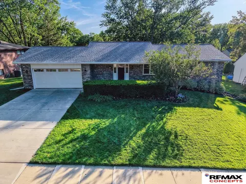 1725 Pinedale Ave, Lincoln, NE 68506