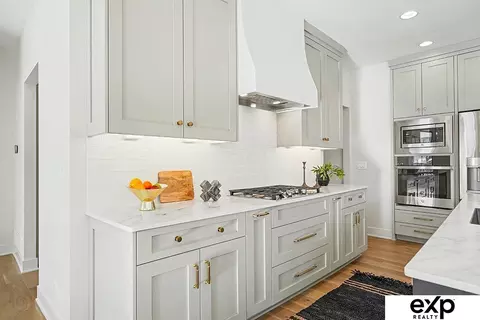 Kitchen - 19009 Hackberry Dr, Gretna, NE 68028 photo 3 of 6