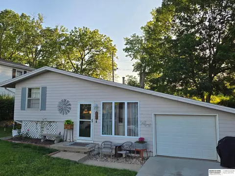 920 Pleasant Dr, Plattsmouth, NE 68048