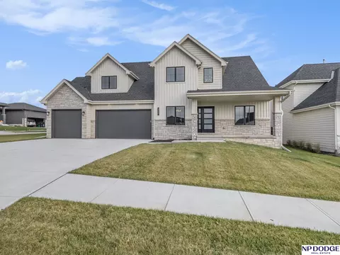 Exterior - 3301 S 212 St, Elkhorn, NE 68022 photo 3 of 5