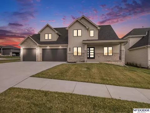3301 S 212 St, Elkhorn, NE 68022