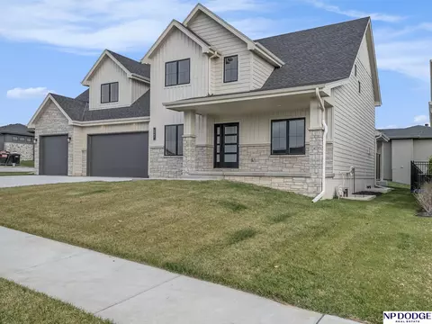 Exterior - 3301 S 212 St, Elkhorn, NE 68022 photo 2 of 5