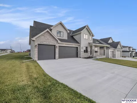 Exterior - 3301 S 212 St, Elkhorn, NE 68022 photo 4 of 5