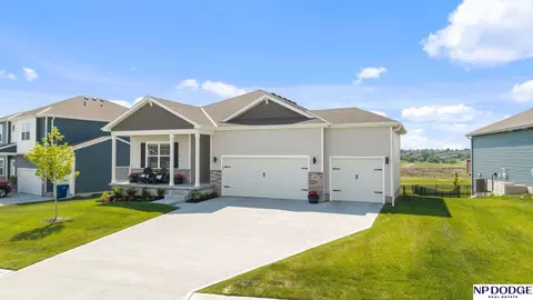 17613 Rose Lane Rd, Omaha, NE 68136