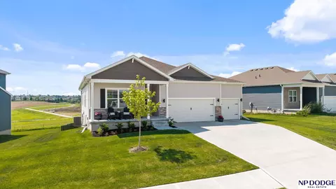 17613 Rose Lane Rd, Omaha, NE 68136
