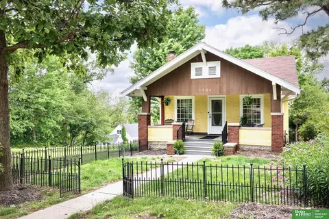 1504 Bellevue Blvd N, Bellevue, NE 68005