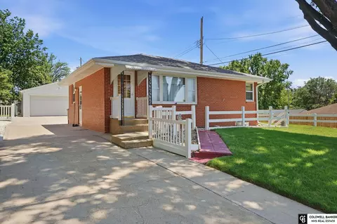 1520 N 61st St, Lincoln, NE 68505