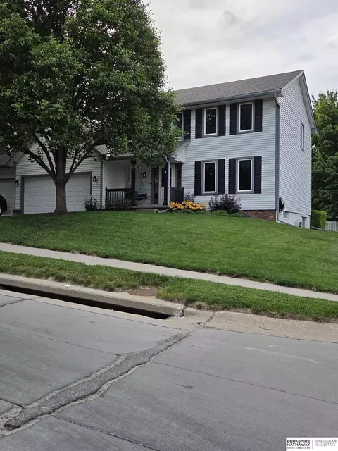13404 Hillsborough Dr, Omaha, NE 68164