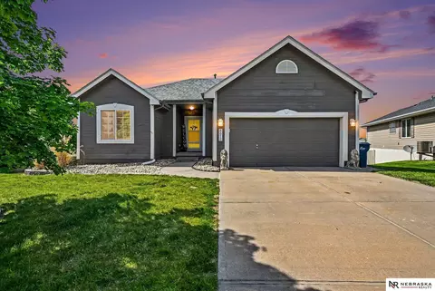 4618 Springview Dr, Papillion, NE 68133