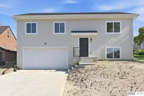 4512 Center St, Omaha, NE 68106