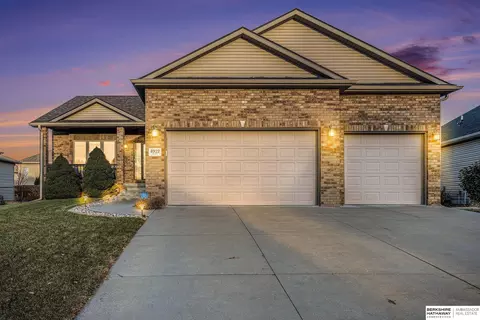 8922 S 29th St, Lincoln, NE 68516