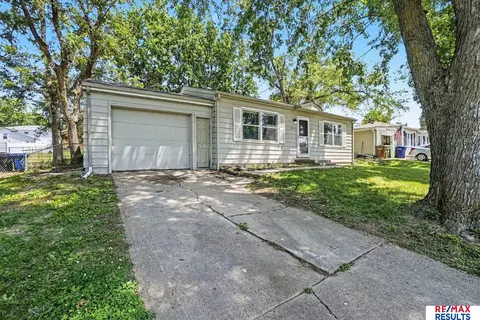 7603 S 41st Ave, Bellevue, NE 68147