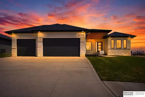 20702 Vernon Ave, Elkhorn, NE 68022