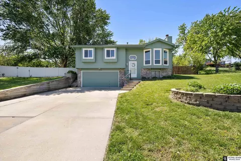9904 S 9 Cir, Bellevue, NE 68123