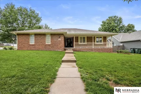 7635 Red Oak Rd, Lincoln, NE 68516