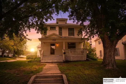 724 N 10th St, Beatrice, NE 68310