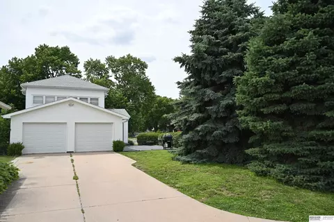 Exterior - 724 N 10th St, Beatrice, NE 68310 photo 7 of 11