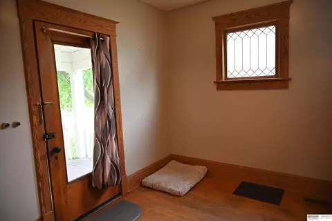 Entry Way - 724 N 10th St, Beatrice, NE 68310 photo 7 of 7