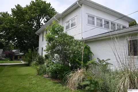 Exterior - 724 N 10th St, Beatrice, NE 68310 photo 2 of 11