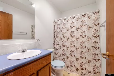 Bath - 26110 W Maple Rd, Waterloo, NE 68069 photo 2 of 2