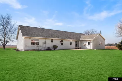 Exterior - 26110 W Maple Rd, Waterloo, NE 68069 photo 8 of 8