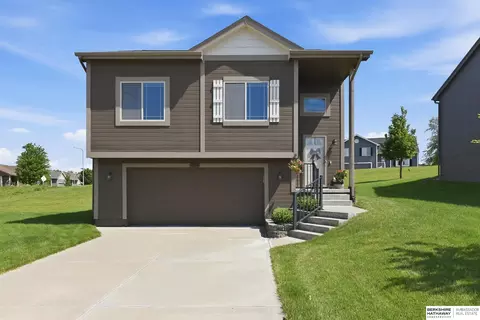 18914 Drexel Cir, Omaha, NE 68135