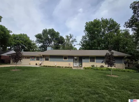 1400 Paddock Ln, Beatrice, NE 68310