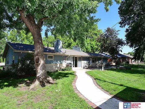 1400 Paddock Ln, Beatrice, NE 68310