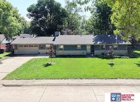 1400 Paddock Ln, Beatrice, NE 68310