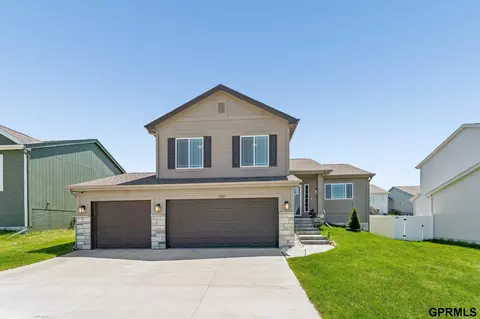 17009 Huntington Ave, Omaha, NE 68116