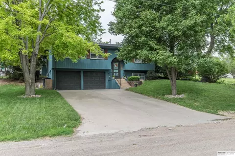5824 S 52 St, Omaha, NE 68117