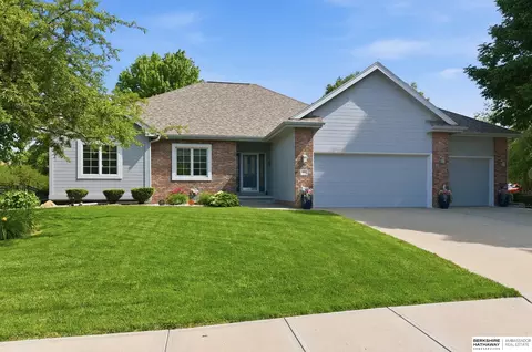 19502 Jones St, Elkhorn, NE 68022