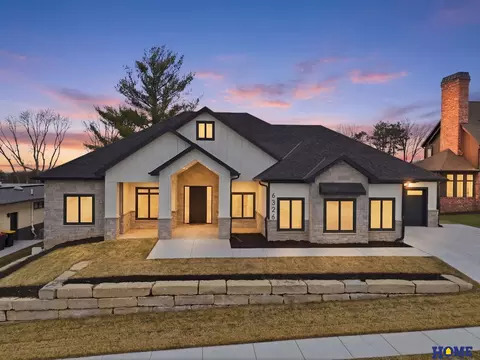 6326 Carveth Ct, Lincoln, NE 68516