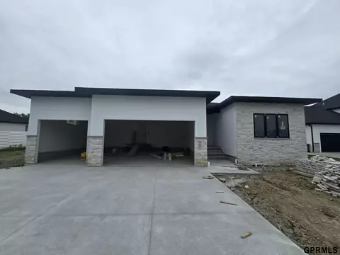 9160 Hillcrest Trl, Lincoln, NE 68510
