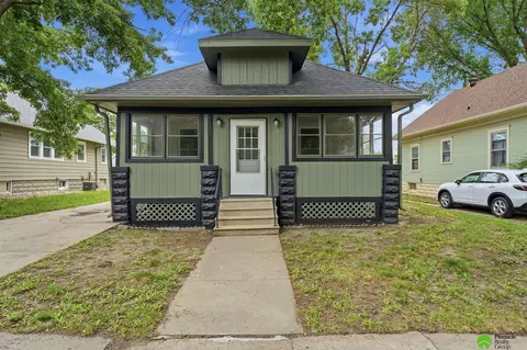 2284 Sheldon St, Lincoln, NE 68503
