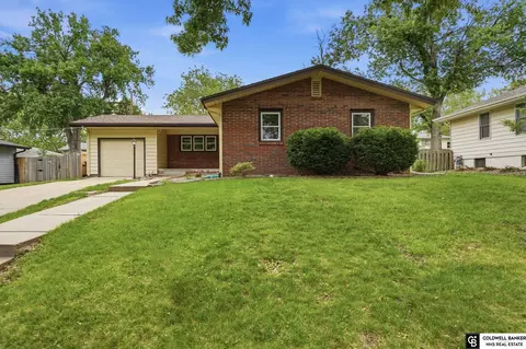 900 Northborough Ln, Lincoln, NE 68505