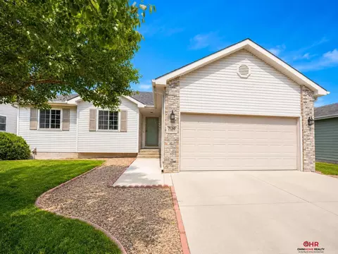 7130 Whitewater Ln, Lincoln, NE 68521