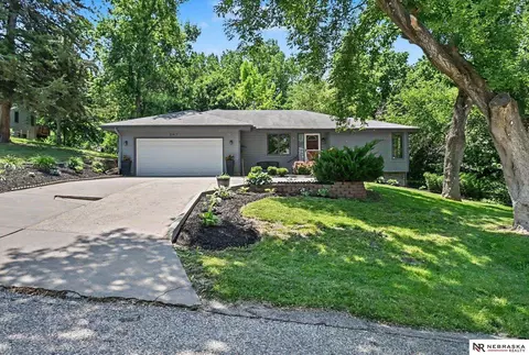 21417 Ridgewood Rd, Omaha, NE 68022
