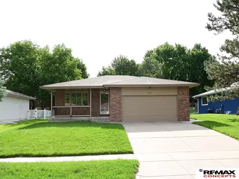 5540 Thistle Cir, Lincoln, NE 68516