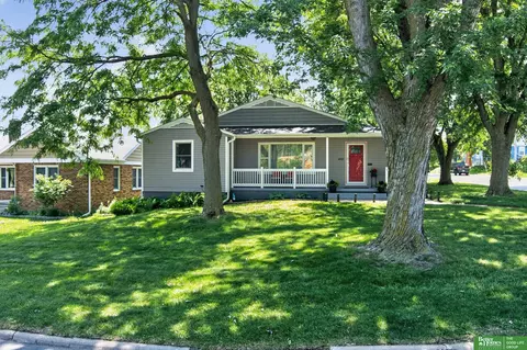 4949 Emmet St, Omaha, NE 68104