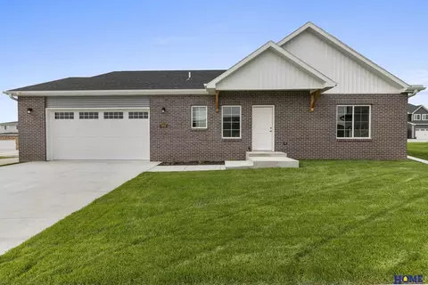 5802 S 94th St, Lincoln, NE 68526