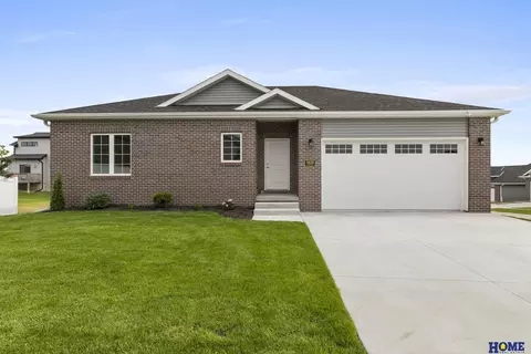 5838 S 94th St, Lincoln, NE 68526