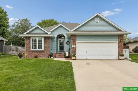 987 Sheridan St, Fremont, NE 68025